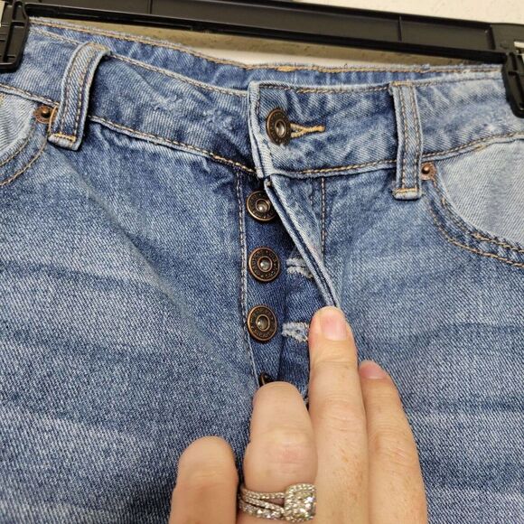 Maurices Light Wash Blue Denim Raw Hem Button Fly Mini Jean Skirt Size 3/4 - Picture 5 of 8